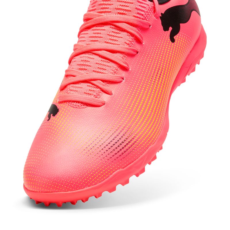 Zapatillas-Futbol-Hombre-Puma-Future-7-Play-Tt--Rosado