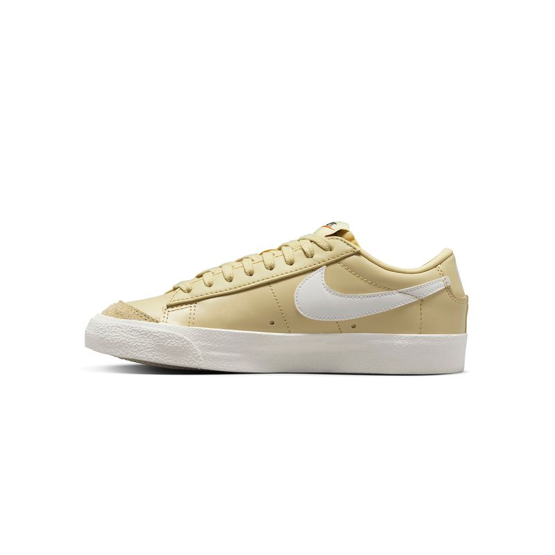 Zapatillas Basketball Mujer Nike W Blazer Low 7 Amarillo